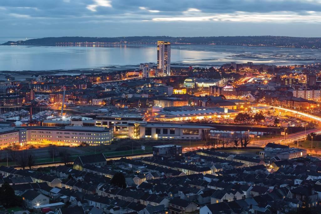 Beach On The Doorstep Meridian Tower Marina Swansea Apartman Kültér fotó